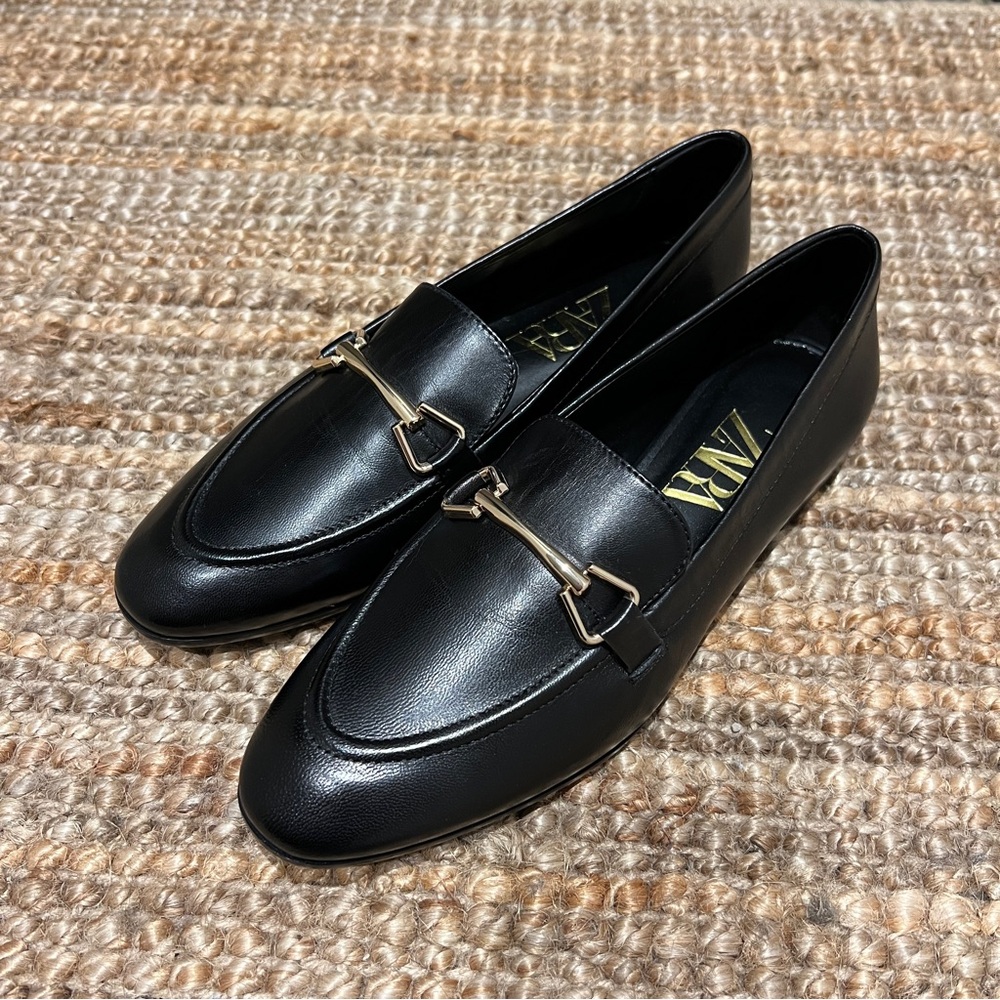 NWOT Zara Leather Loafers with Gold Hardware sz 6/36